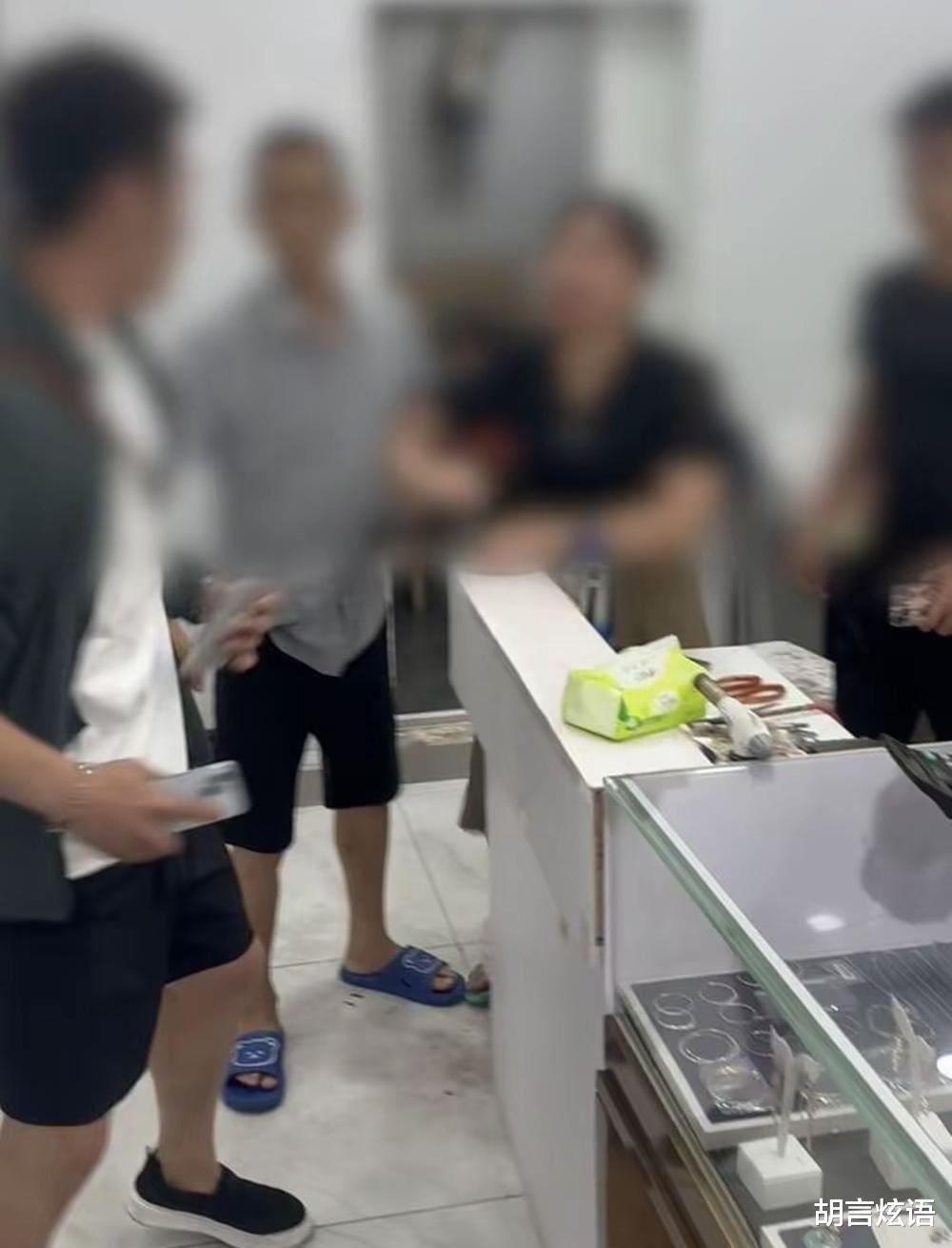 福建一打假博主遭商戶圍毆事件，公眾反響與深度思考，福建打假博主遭商戶圍毆事件，公眾反響與反思