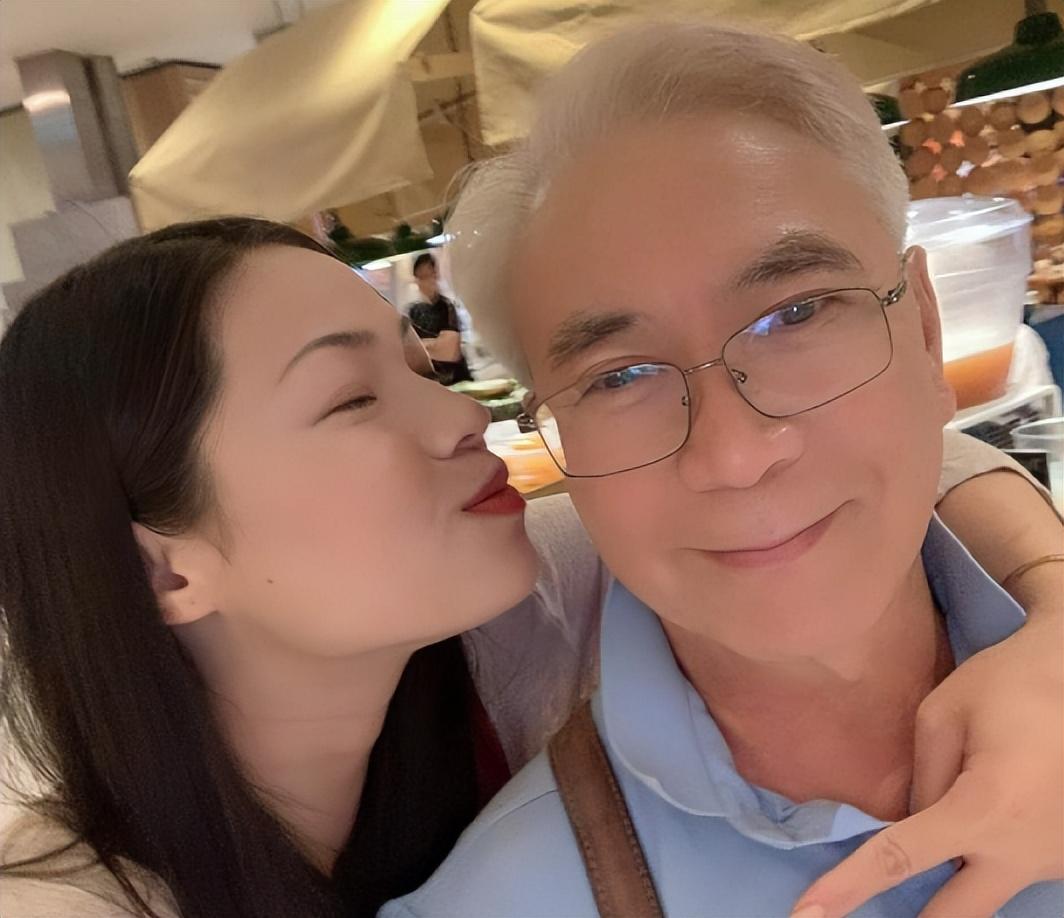 72歲老人戀愛(ài)女友遭女兒暴力對(duì)待，家庭矛盾與社會(huì)反思，家庭矛盾與社會(huì)反思，72歲老人戀愛(ài)遭遇女兒暴力對(duì)待