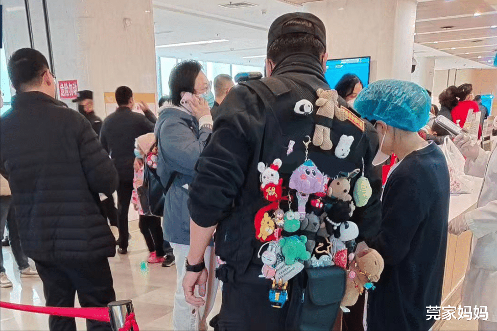 上海知名玩偶醫(yī)生掛號費曝光引發(fā)爭議，180元背后的故事，上海玩偶醫(yī)生掛號費引發(fā)爭議，揭秘高額費用的背后故事