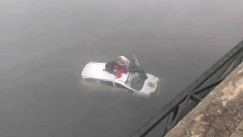 四川達(dá)州一汽車(chē)大霧中墜河事件深度解析，四川達(dá)州汽車(chē)墜河事件深度剖析