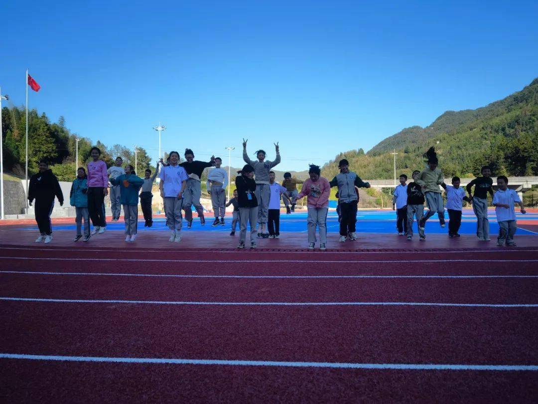 警惕虛假信息，遠(yuǎn)離非法賭博——關(guān)于新澳門三中三30組免費(fèi)的警示，警惕虛假信息，防范非法賭博——新澳門三中三30組免費(fèi)的陷阱警示