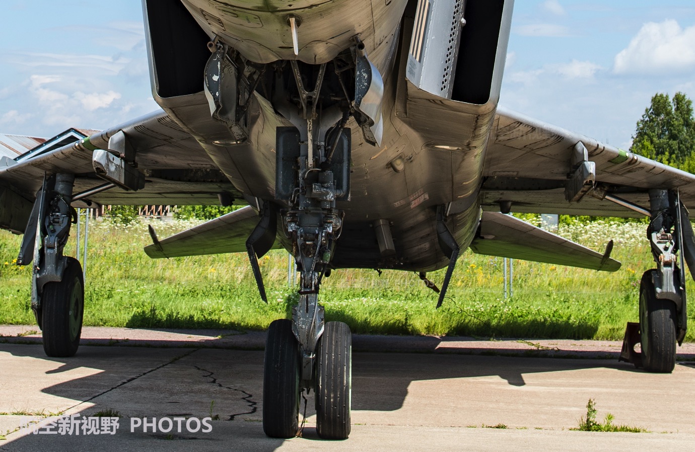 殲-15戰(zhàn)斗機外觀描述，殲-15戰(zhàn)斗機外觀細節(jié)描述與特點解析