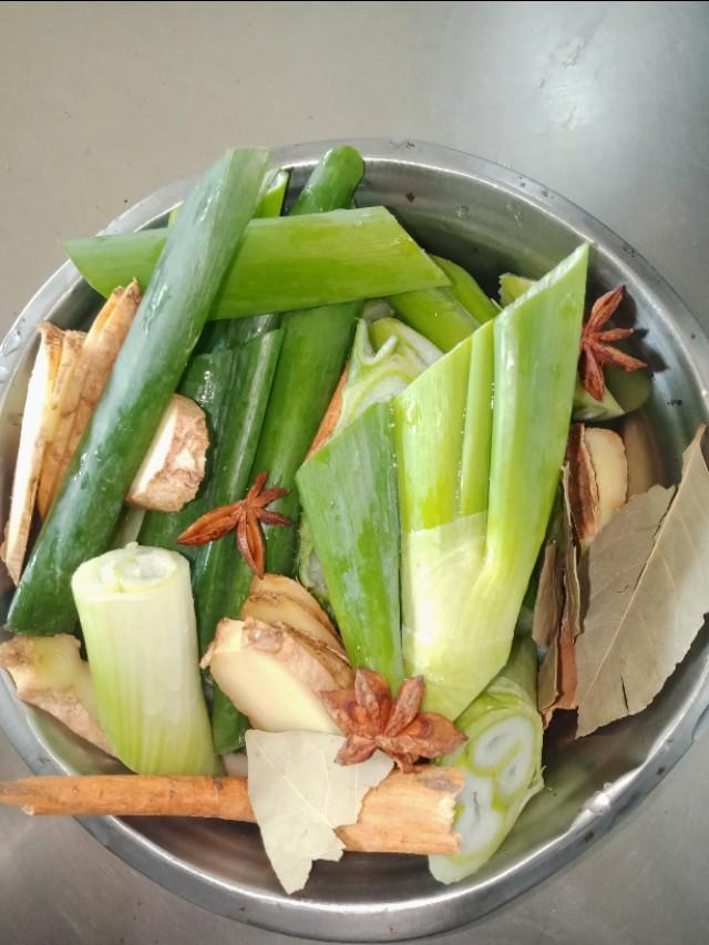 家常燉排骨的做法，一道美味佳肴的烹飪指南，家常燉排骨做法，美味佳肴的烹飪指南