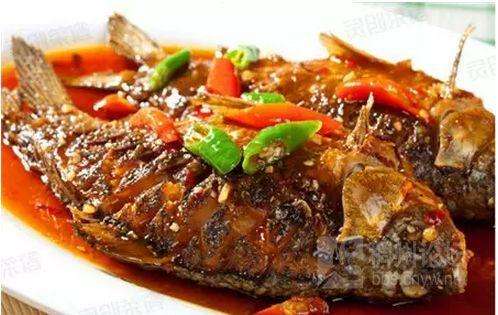 家常紅燒魚的做法，家常紅燒魚烹飪指南，美味紅燒魚的制作方法