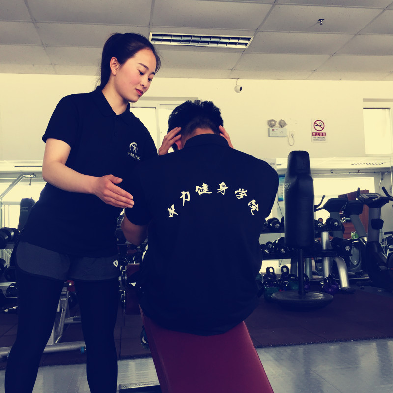 健身教練的專(zhuān)業(yè)能力與個(gè)人魅力的探討，健身教練專(zhuān)業(yè)能力與個(gè)人魅力深度探討