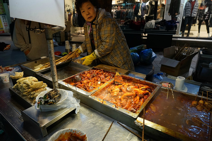 適合一個人經(jīng)營的小吃攤，創(chuàng)業(yè)之路的優(yōu)選選擇，一人經(jīng)營小吃攤，創(chuàng)業(yè)優(yōu)選之路