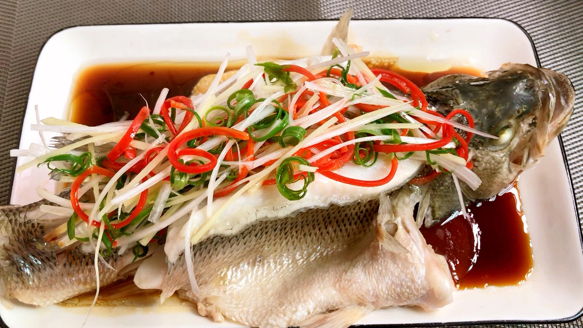 清蒸魚，一道家常美食的制作秘訣，家常清蒸魚制作秘訣，美味健康的餐桌必備佳肴