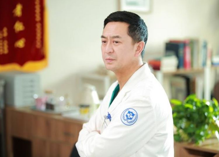 張嘉譯的強直性脊柱炎治療之路，張嘉譯的強直性脊柱炎治療之路探索