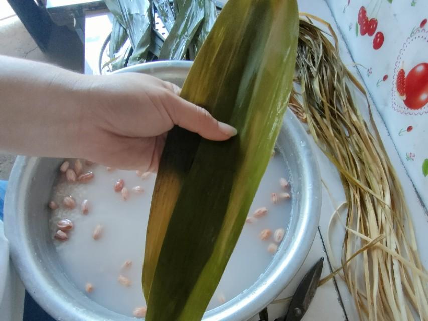 包粽子，傳統(tǒng)工藝的細致展現(xiàn)，包粽子，傳統(tǒng)工藝的細致演繹