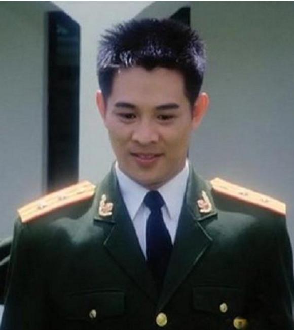 軍人霸氣帥氣的圖片，展現(xiàn)英雄之魂的風(fēng)采，軍人風(fēng)采，英雄之魂的霸氣帥氣圖片展示