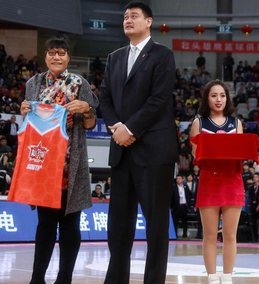 鄭海霞女籃傳奇人物個人資料，鄭海霞，女籃傳奇人物的傳奇人生與個人資料簡介