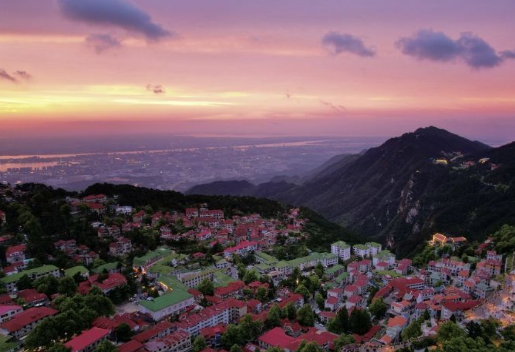廬山牯嶺鎮(zhèn)旅游攻略，廬山牯嶺鎮(zhèn)，深度旅游攻略