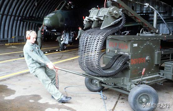 揭秘A-10攻擊機(jī)炮彈，戰(zhàn)爭中的空中霸主，揭秘A-10攻擊機(jī)炮彈，戰(zhàn)爭中的空中霸主霸主地位揭秘