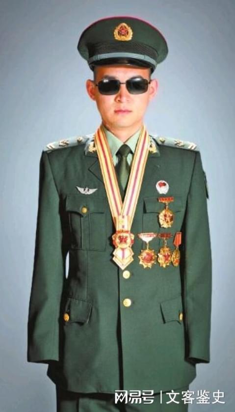 杜富國，英勇負(fù)傷，展現(xiàn)時(shí)代精神的英雄，杜富國，英勇負(fù)傷的時(shí)代英雄
