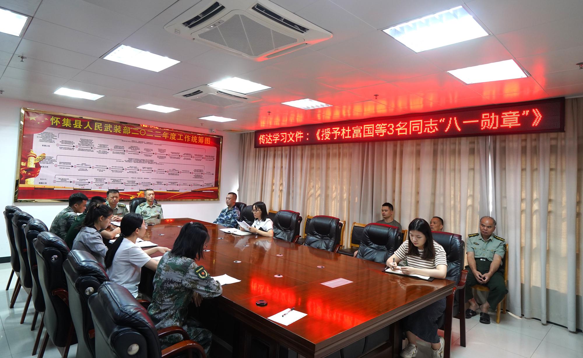 八一勛章國家給予的榮譽(yù)與獎勵(lì)金額探討，八一勛章，國家榮譽(yù)與獎勵(lì)金額深度解析
