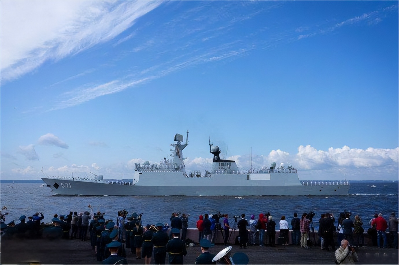 海軍護(hù)衛(wèi)艦運(yùn)城號(hào)的榮耀與擔(dān)當(dāng)，海軍護(hù)衛(wèi)艦運(yùn)城號(hào)，榮耀與擔(dān)當(dāng)?shù)暮胶Ｖ? class=