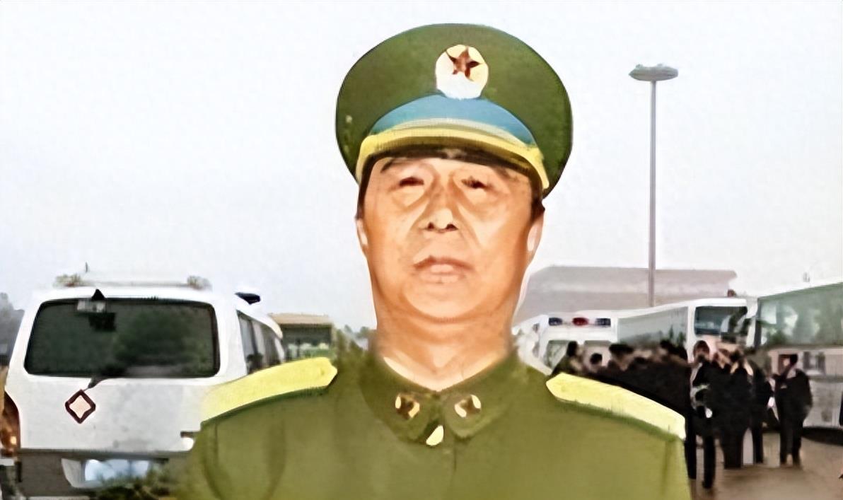 中國空軍航空大學(xué)學(xué)生軍銜，榮耀與擔(dān)當(dāng)?shù)南笳?，中國空軍航空大學(xué)學(xué)生軍銜，榮耀與擔(dān)當(dāng)?shù)臉?biāo)志