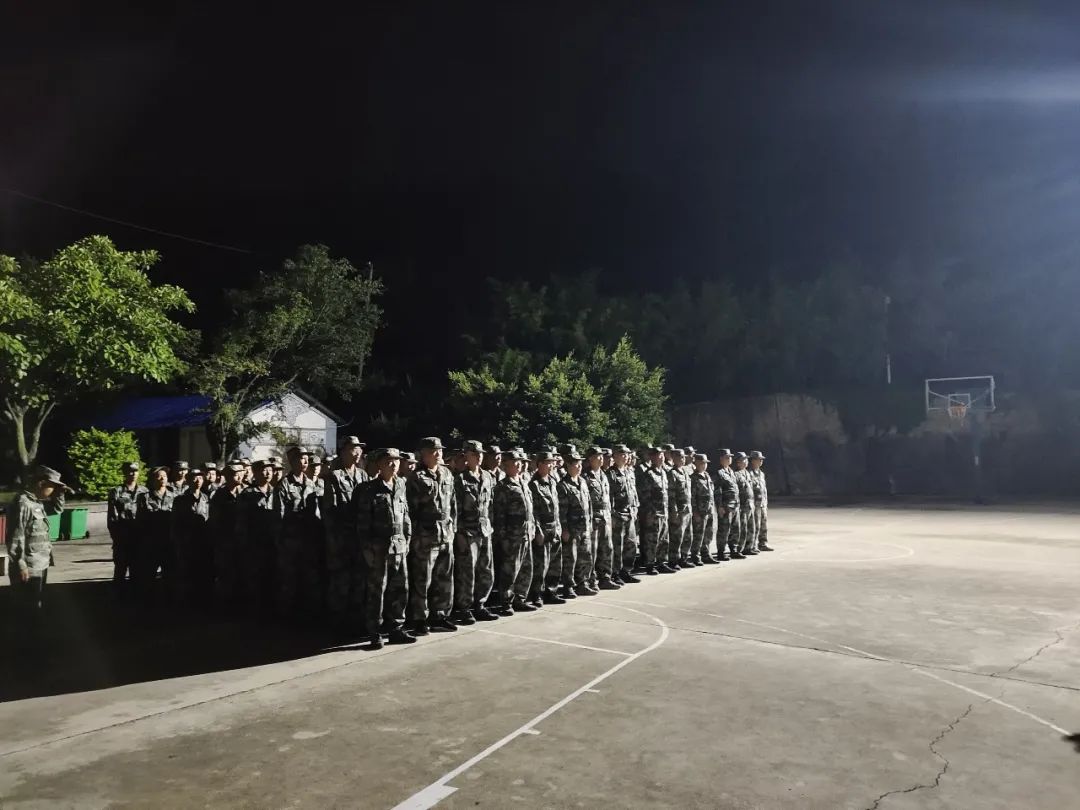 民兵訓(xùn)練晚上可以回家嗎？——探討民兵訓(xùn)練制度與個(gè)體需求之間的平衡，民兵訓(xùn)練制度與個(gè)體需求的平衡，夜晚歸家權(quán)益探討