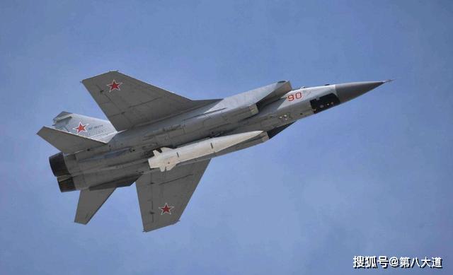 殲-16重型戰(zhàn)斗機(jī)大小及其在現(xiàn)代戰(zhàn)爭中的作用，殲-16重型戰(zhàn)斗機(jī)的大小與現(xiàn)代戰(zhàn)爭中的關(guān)鍵作用解析
