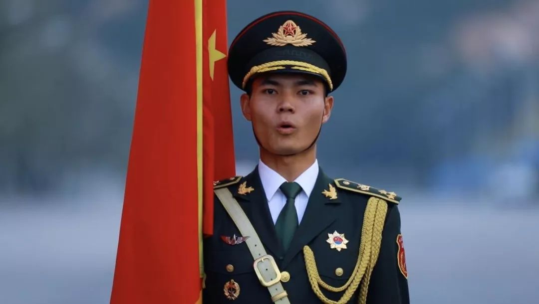 閱兵軍旗手